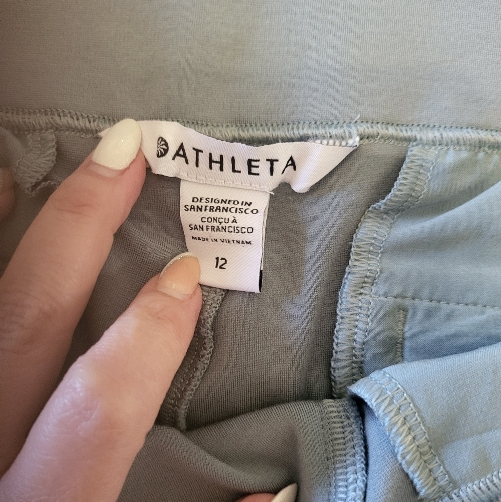 Athleta Eastbound Straight Leg Travel Pants Sage Green Pockets Pull on - Picture 4 of 5
